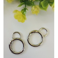 Карабін круглий із кільцем. Розмір 26.6мм. Колір темне срібло. Ціна вказана за 1 шт.