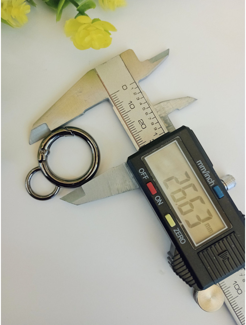 Карабин круглый с кольцом. Размер 26.6мм. Цвет золото. Цена указана за 1 шт.