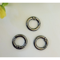 Карабин круглый. Размер 17мм. внутр10мм. Цвет черный. Цена указана за 1 шт.