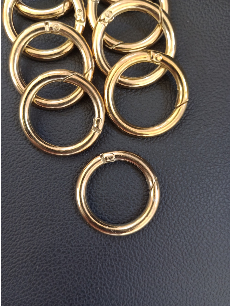 Кільце "карабін" діаметр 3,3 см.(внут.діамтр 2,5 см) Колір — золото. Ціна вказана за 1 шт.