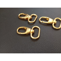 Карабин. Довжина — 4 см. Розмір кільця — 2 см. Колір — золото