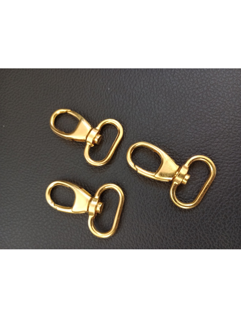 Карабин. Довжина — 4 см. Розмір кільця — 2 см. Колір — золото