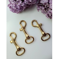 Карабін. Довжина - 6 см. Розмір внутрішнього кільця - 1×2см. Колір - золото. Ціна за 1 шт