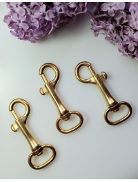 Карабін. Довжина - 6 см. Розмір внутрішнього кільця - 1×2см. Колір - золото. Ціна за 1 шт
