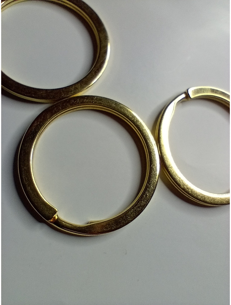 Кільце плоске. Діаметр — 30 мм. Колір — золото.  Ціна вказана за 1 шт.