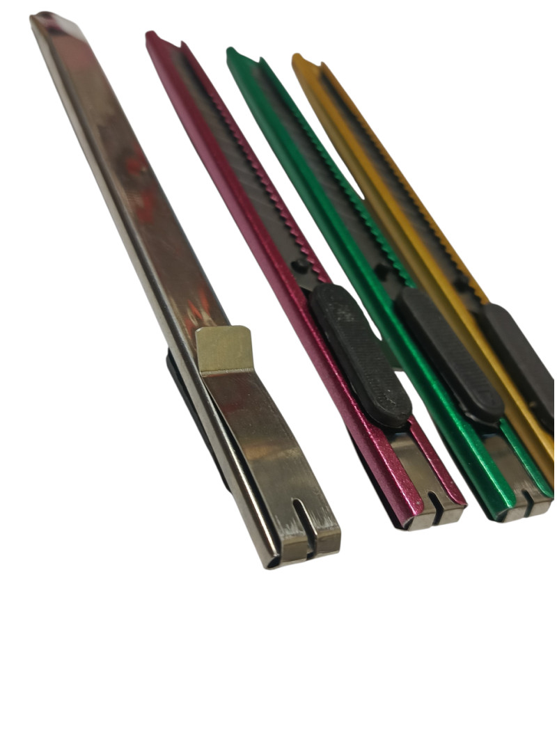 Ніж канцелярський/18 мм/без вибору кольору