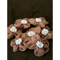 Фатинова квітка з бісером. Розмір — 2-2,5 см. Колір — сірий