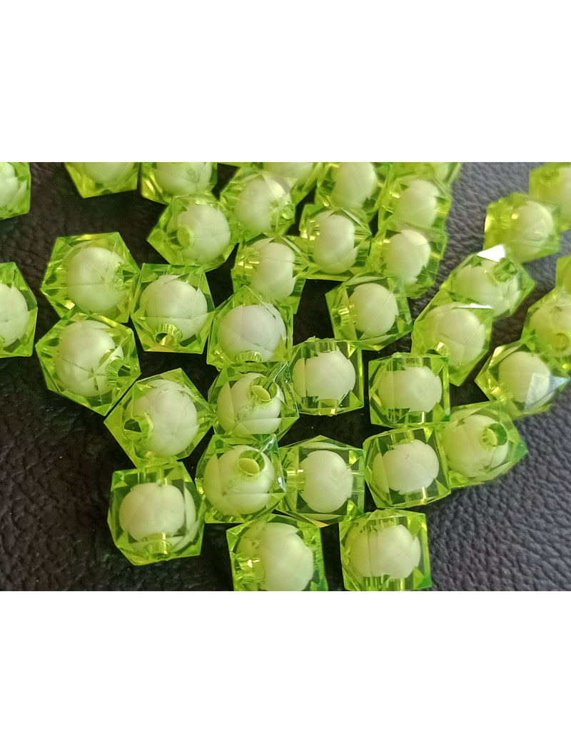 Акрилові намистини/ 10 мм / Квадратні салатові з серединкою/ 10 грамів (приб.20 шт.)
