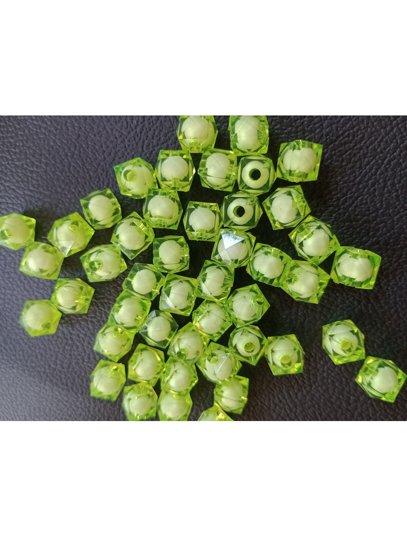 Акрилові намистини/ 10 мм / Квадратні салатові з серединкою/ 10 грамів (приб.20 шт.)
