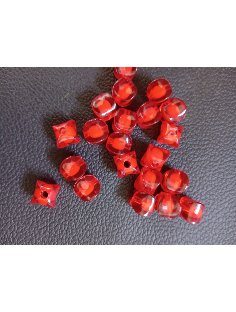 Акрилові намистини / 10 мм / Квадратні червоні з серединкою/10 грам (приб.22 шт)