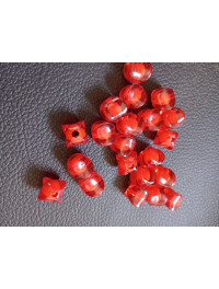 Акрилові намистини / 10 мм / Квадратні червоні з серединкою/10 грам (приб.22 шт)