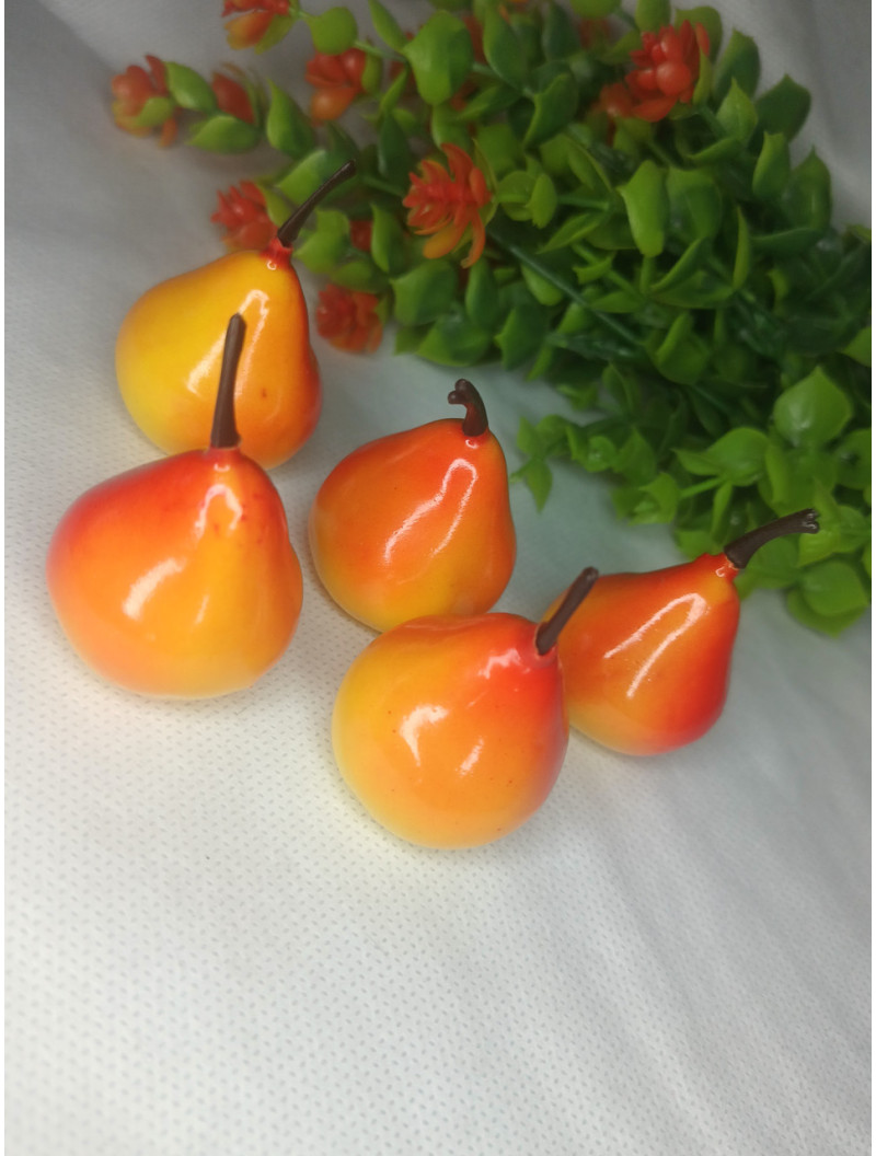 Груша жовто-жовтогаряча з хвостиком/5 см