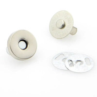 Кнопка магнітна. Розмір — 18 мм. Колір — срібло