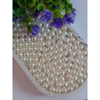 Намисто пластикові 8 мм. Колір — молочний. Паковання 20 шт.