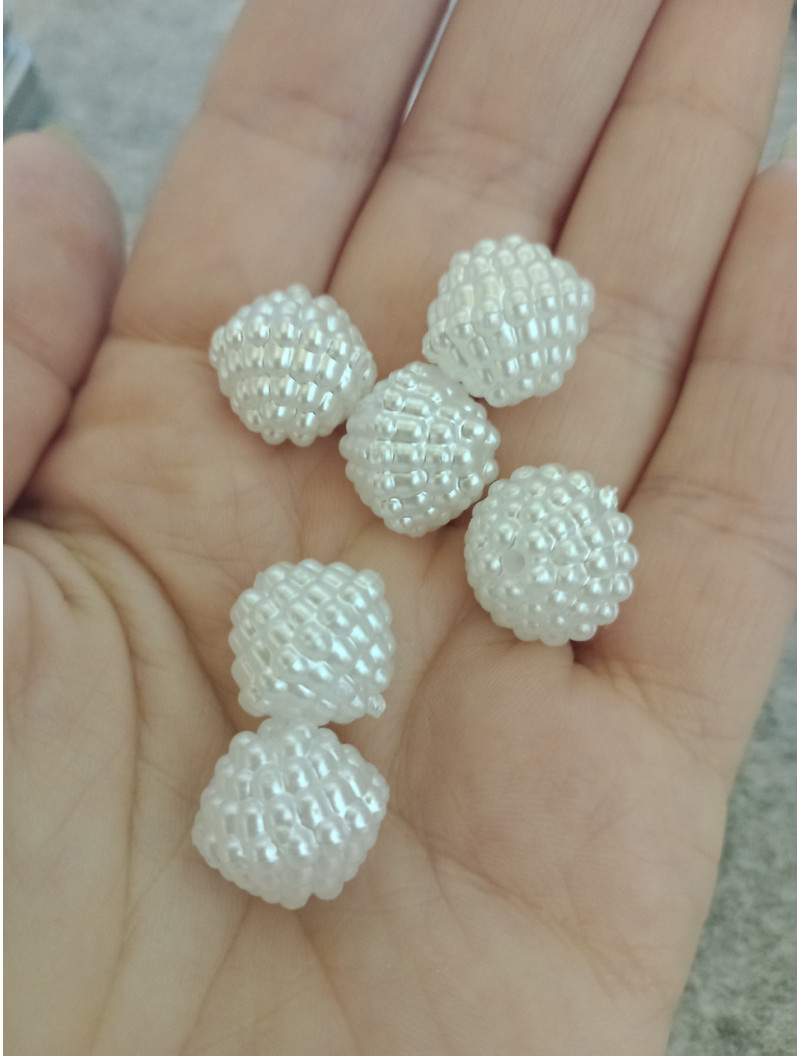 Пластикові намистини "режевіка" Розмір — 14 мм/20 грамів (приб.17 шт.). Колір білий.