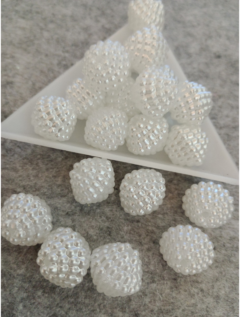 Пластикові намистини "режевіка" Розмір — 14 мм/20 грамів (приб.17 шт.). Колір білий.