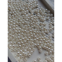 Пластиковые бусины люкс. Размер - 4 мм. Цвет - молочный. Упаковка -5 грам (приб.161 шт)