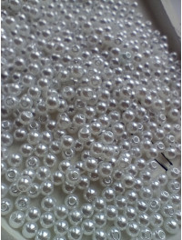 Пластикові намистини люкс. Розмір — 4 мм. Колір білий. Паковання — 5 грамів (приб.161 шт.)