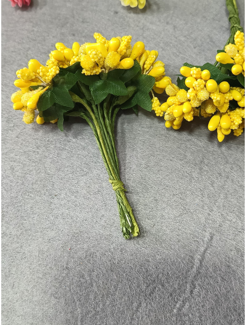 Тичинки "незабудка" на дроті з листиками. Ціна за букет. Колір — жовтий