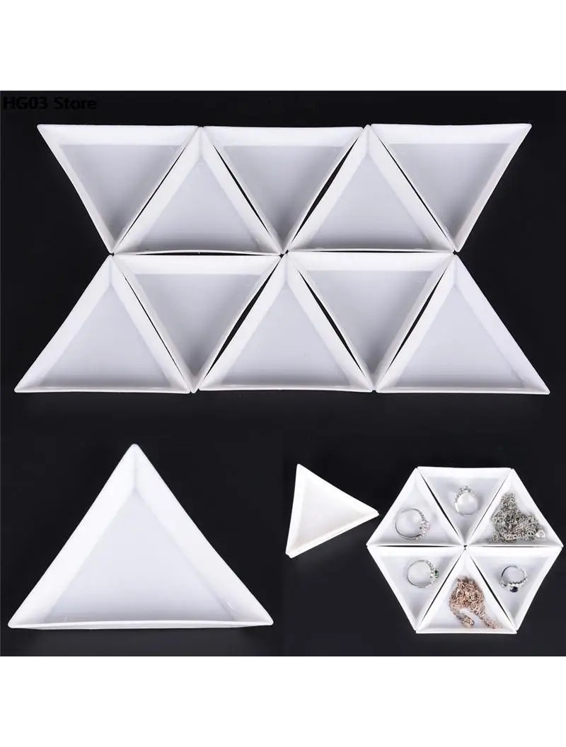 Трикутний органайзер для рукоділля. Розмір 7,2×6,3 см. Колір білий.