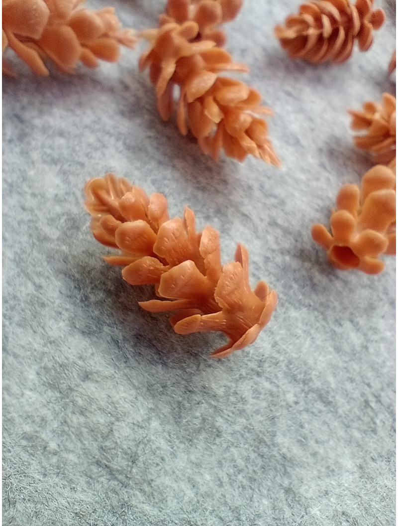 Пластикові шишки/ Розмір — 3 см. Ціна вказана за 1 шт.