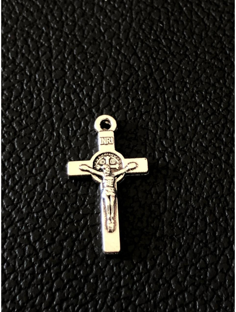 Металева підвіска "хрест".  Розмір — 21*12 мм. Колір — срібло. Ціна вказана за 1 шт.