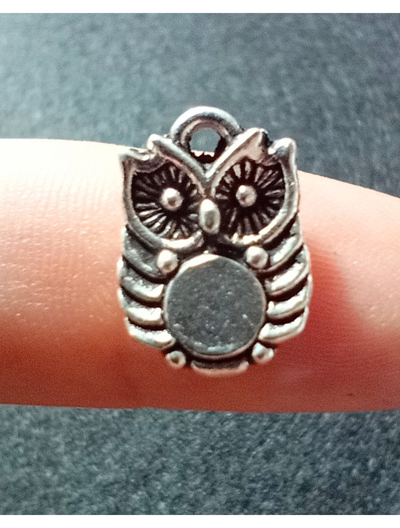 Металева підвіска.   Розмір — 1,5×10 мм. Колір — срібло. Ціна вказана за 1 шт.