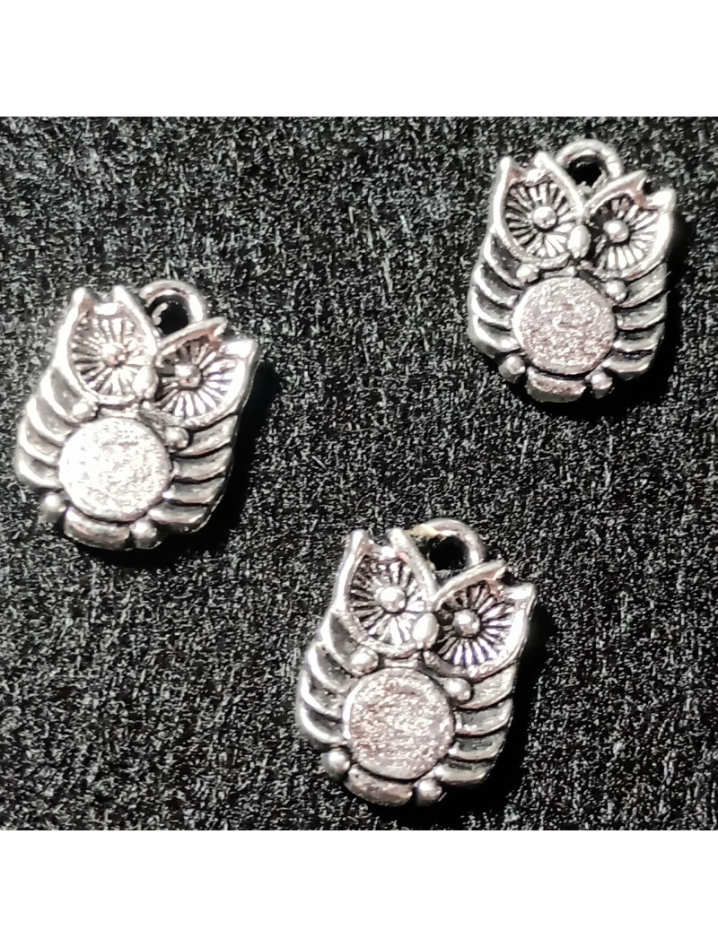 Металева підвіска.   Розмір — 1,5×10 мм. Колір — срібло. Ціна вказана за 1 шт.