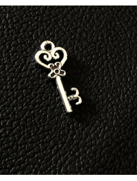 Металева підвіска "ключ" Розмір — 20х10 мм. Колір — срібло. Ціна вказана за 1 шт.