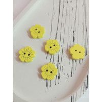 Дерев'яні ґудзики "ромашка". Розмір — 15 мм. Колір — жовтий. Ціна вказана за 1 шт.