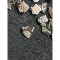 Затискач. Розмір — 0.6 см. Колір — сталь. Ціна вказана за 10 шт.