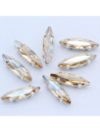 Страз (скло) в металевій оправі. Розмір — 4×15 мм. Колір — шампанське 5 шт.