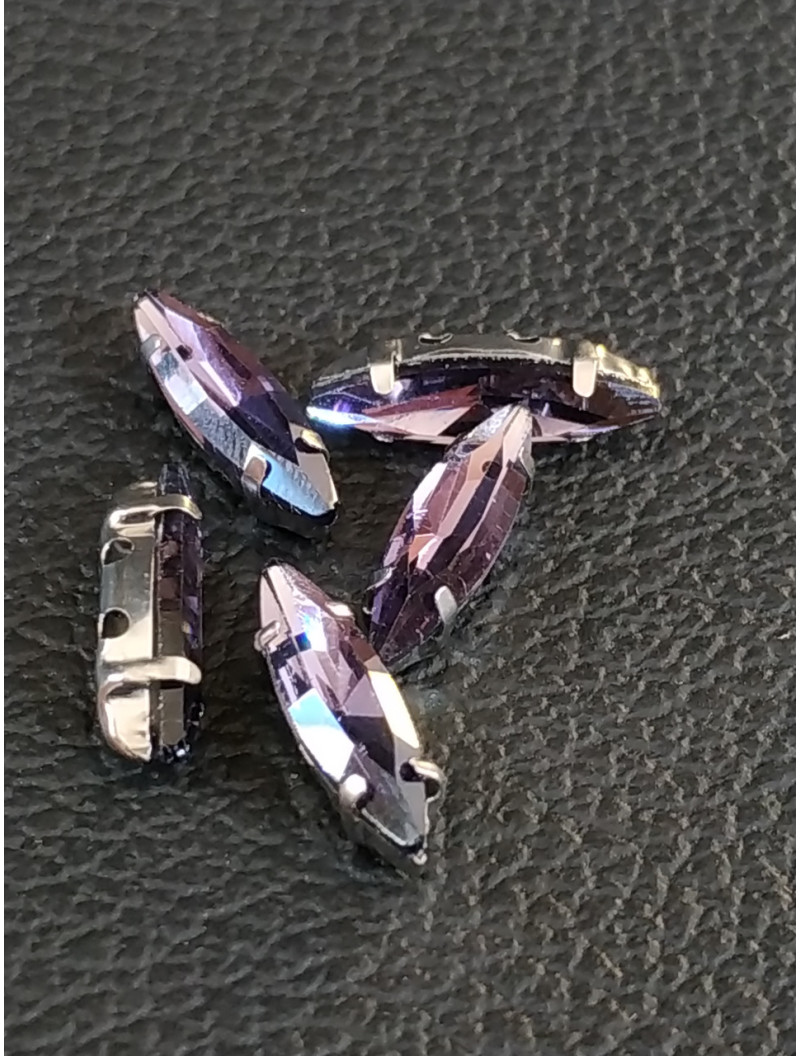 Страз (скло) в металевій оправі. Розмір — 4×15 мм. Колір — аметистий 5 шт.