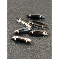 Страз (скло) в металевій оправі. Розмір — 4×15 мм. Колір чорний 5 шт.