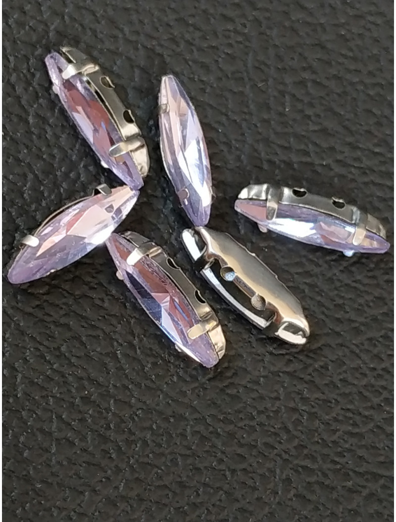 Страз (скло) в металевій оправі. Розмір — 4×15 мм. Колір світла бузок 5 шт.