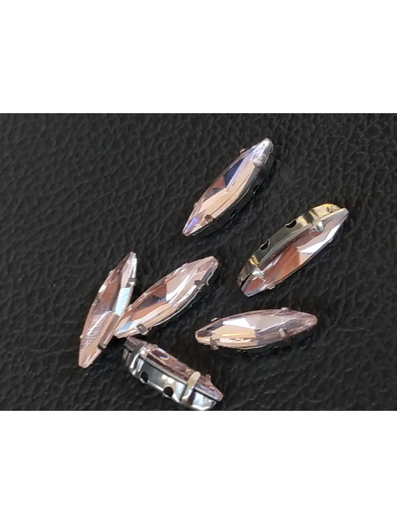 Страз (скло) в металевій оправі. Розмір — 4×15 мм. Колір рожевий 5 шт.