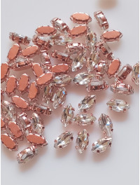 Страз (скло) у рожевій металевій оправі. Розмір — 5×10 мм. Колір прозорий