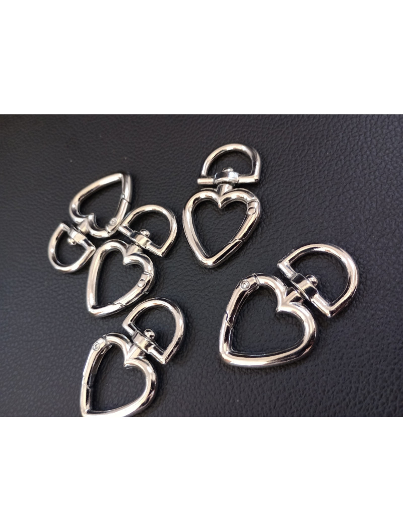 Карабін "серце" Розмір — 20×27×44.5. Колір — світле срібло