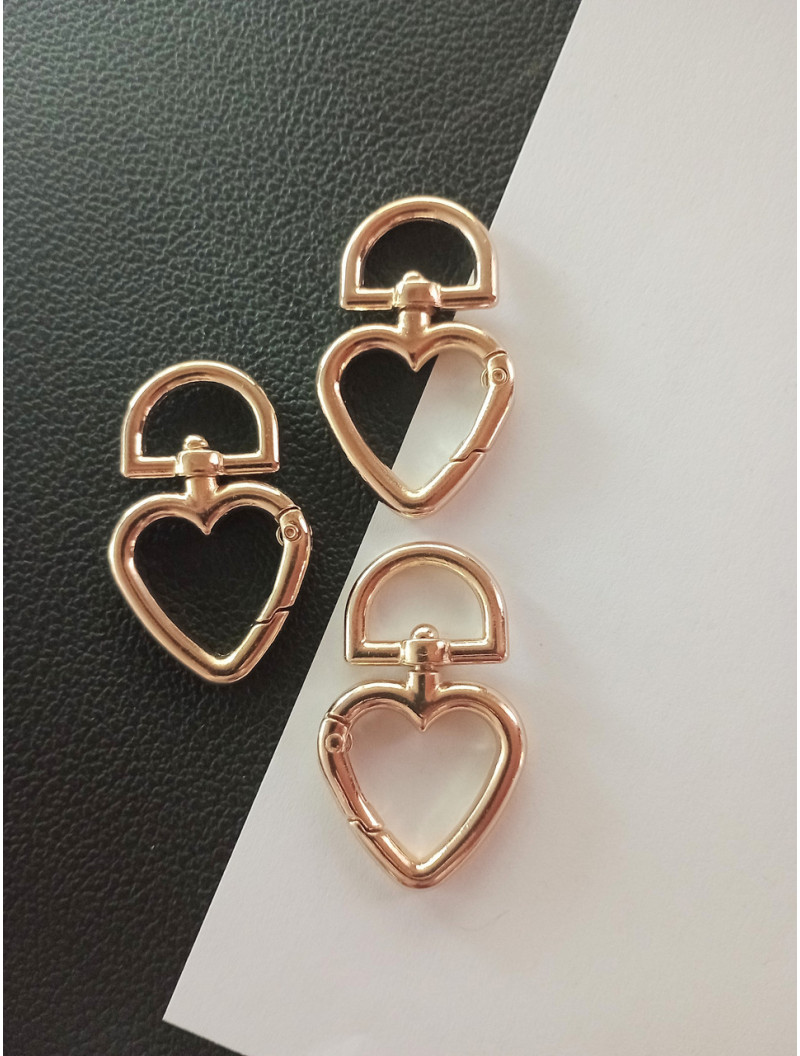 Карабін "серце" Розмір — 20×27×44.5. Колір — золото